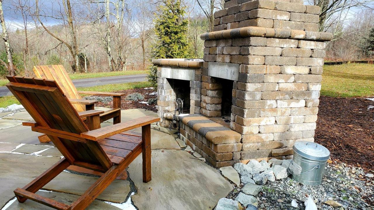 Tiny House Big Adventures! 399 Square Ft House In Boone Pet Friendly, Hot Tub, Perfect Getaway! Blowing Rock Exterior photo